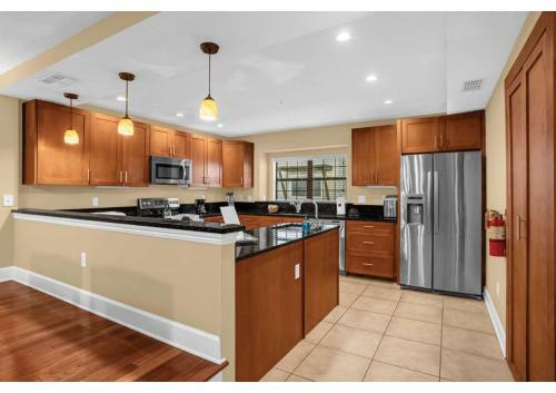 Luxury Townhome - 5 Minutes From Disney