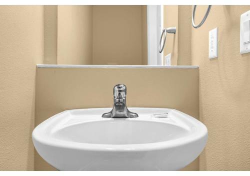 Luxury Townhome - 5 Minutes From Disney