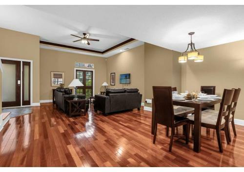 Luxury Townhome - 5 Minutes From Disney