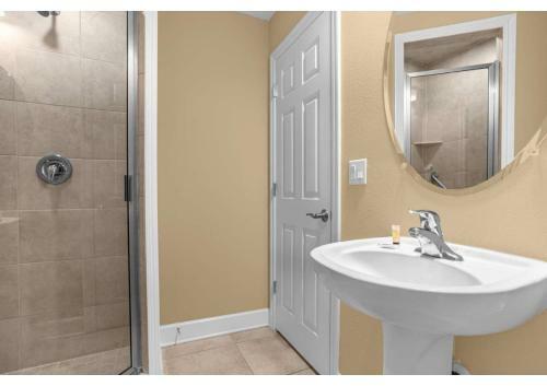 Luxury Townhome - 5 Minutes From Disney