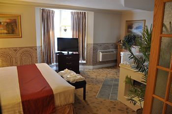 Tropical Inn Hotel & Conference Centre
