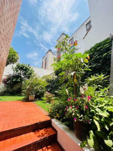 Apartamento Duplex En Primer Piso - A Media Cuadra Embajada Usa