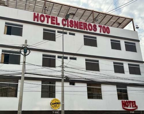Hotel Cisneros 700