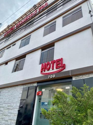 Hotel Cisneros 700