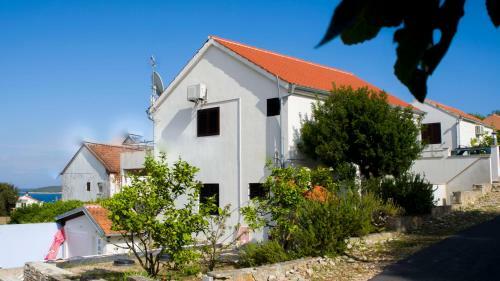 The Sea House Apartments
