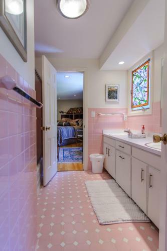 Seldom Scene Meadow Bed & Breakfast