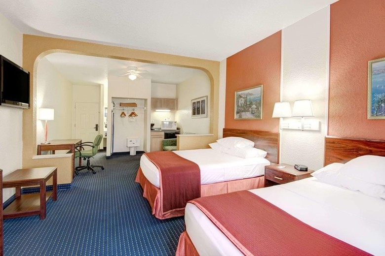 Hotel Howard Johnson Suites Central