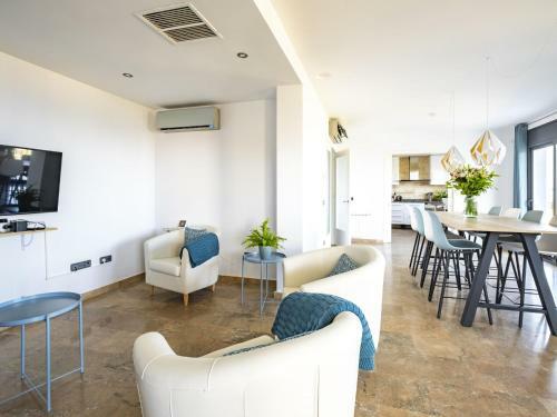 Beautiful Villa In Castell-platja D'aro With Pool, Sea Views