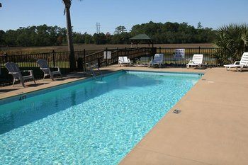 Hotel Creekside Lands Inn
