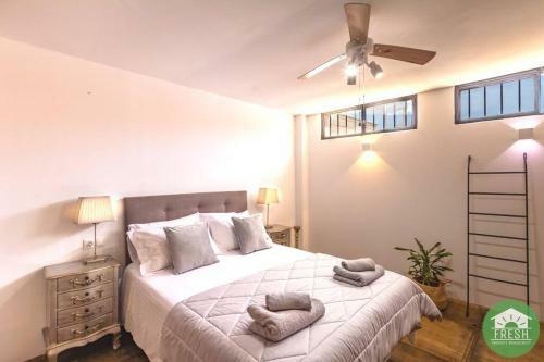 Town House With Jacuzzi And Foosball Table