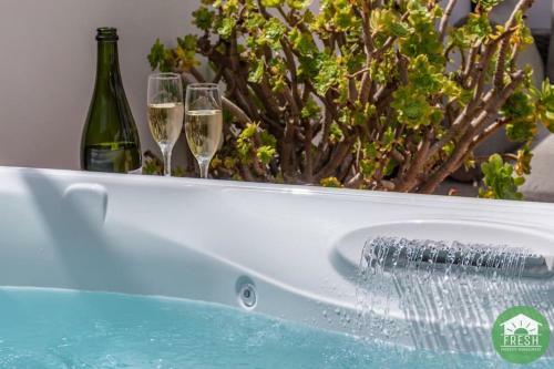 Town House With Jacuzzi And Foosball Table