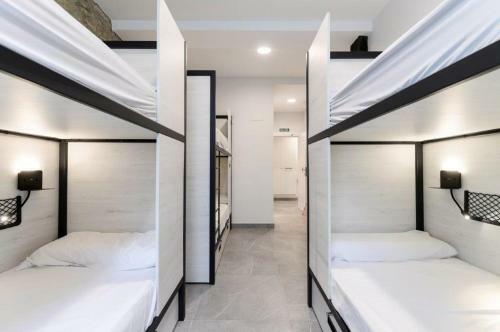 Hostal Logune Rooms