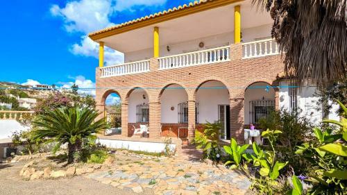 Vi�uela Villa With Pool & Lake Views By Homing