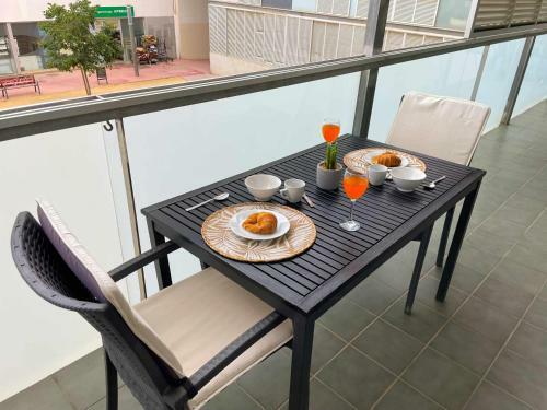 Apartamento Parking Terraza Soleada Netflix Equipado Hostem