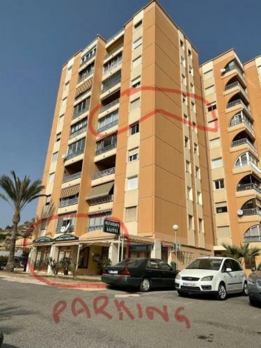 Sunny, Spacious 3 Bedroom Apartment With Seaview