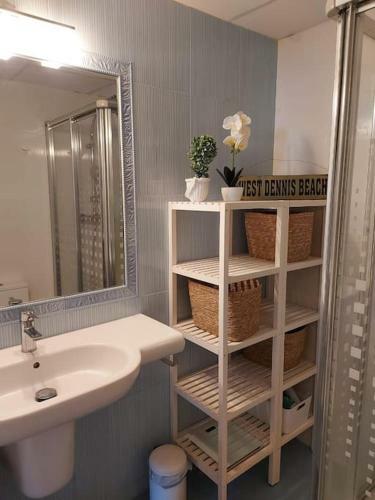 Sunny, Spacious 3 Bedroom Apartment With Seaview