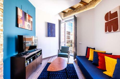 Well Lit And Creatively Designed Apartment