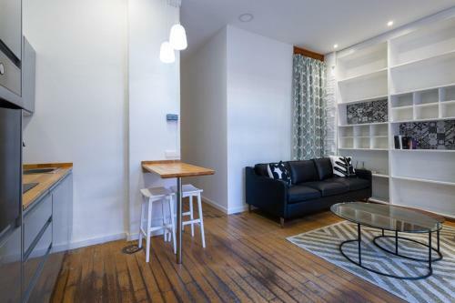 Florit Flats - The Vella Apartment