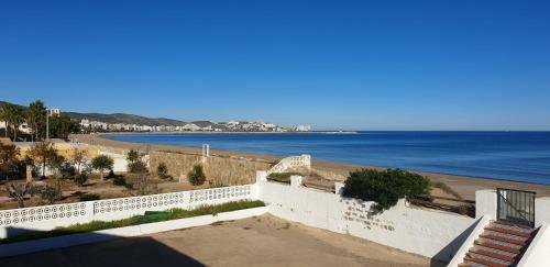 Apartamento Vacansis,com Bajo A Un Paso Del Mar