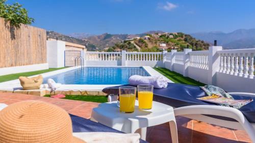 Villa Luc�a De Torrox By Ruralidays