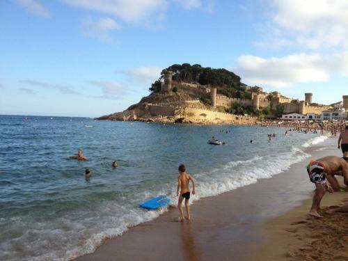 Lets Holidays Beachfront Apartment Tossa De Mar