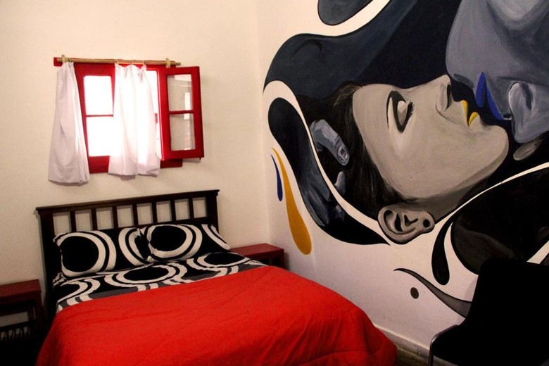 Hostal Contraluz Art Hostel