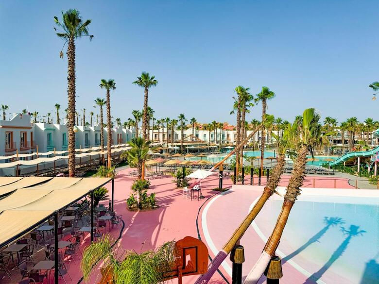 Hotel On City Resort