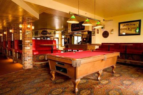 Madison Manor B&B And Pub