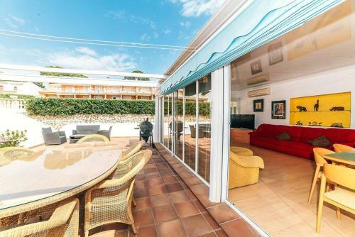 Villa Chalet Independiente En Primera L�nea de Moraira.