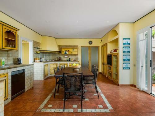 Villa Architectural Jewel Between Sea And Mountains