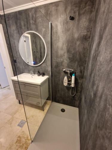 Modern 3 Bedrooms Apartment