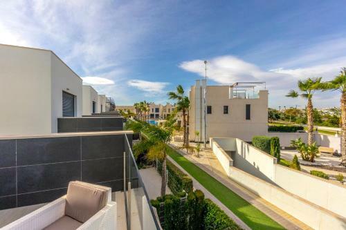 Cb Living - 3 Bedroom Home In Punta Prima
