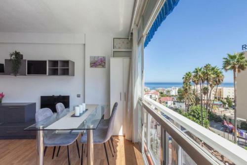 Sunny Seaview Apartment