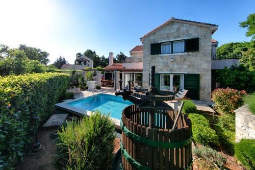 Villa Lu?i