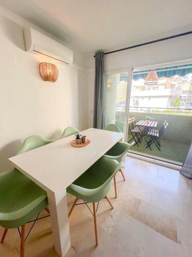 Large & Cozy Centrally Apartment