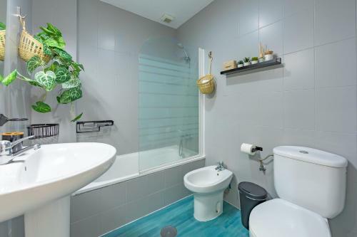 Apartamento Beachfront, Pool, Terrace & Wifi - *simplytarifa*