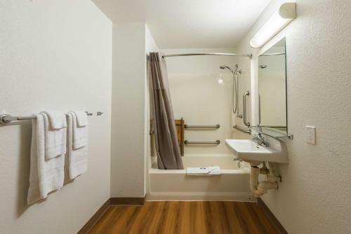 Motel 6 Reno West
