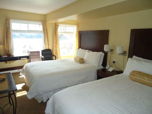 Posada Bayside Inn & Waterfront Suites