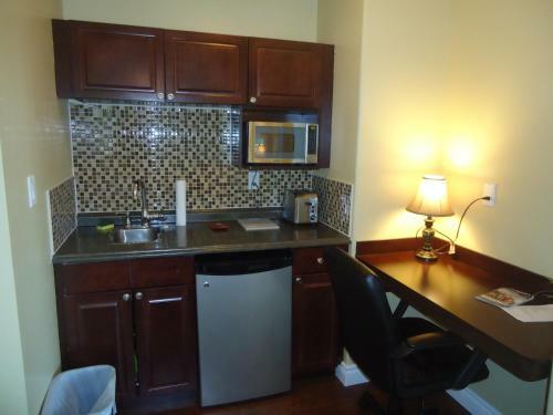 Posada Bayside Inn & Waterfront Suites