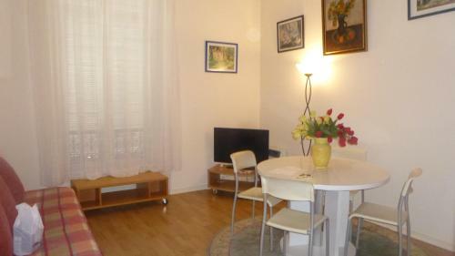 Apartment Rue Du Command. Andr�