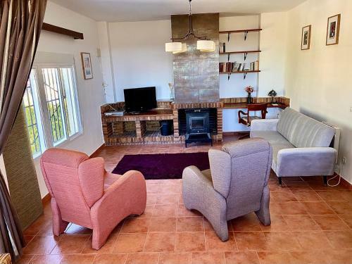 Beautiful Villa With Huge Private Pool And Vineyard View