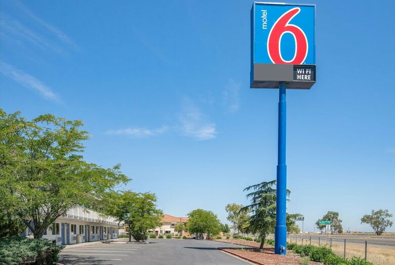 Motel 6 Williams