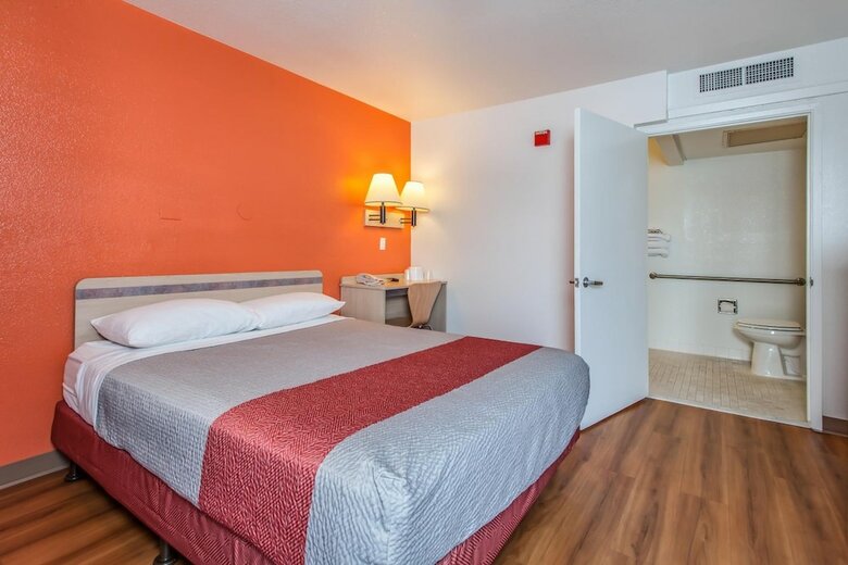 Motel 6 Williams