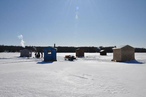 Okimot Lodge On Tomiko Lake