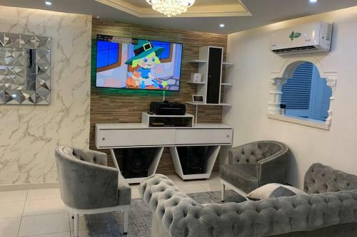 Apartamento Amoblado De Lujo, Excelente Ubicaci�n