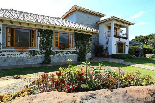 La Villa; Estilo Moderno Y Colonial