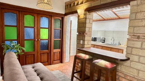 Casa Cl�sica Con Chimenea!