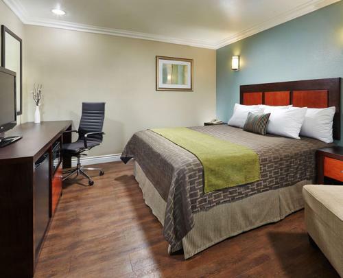 Motel American Inn Downey
