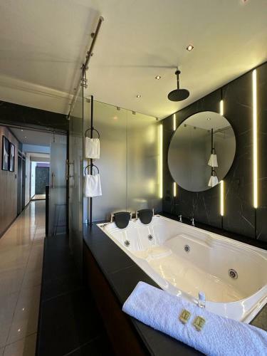 Apartamento Apto Con Jacuzzi, 3 Habitaciones