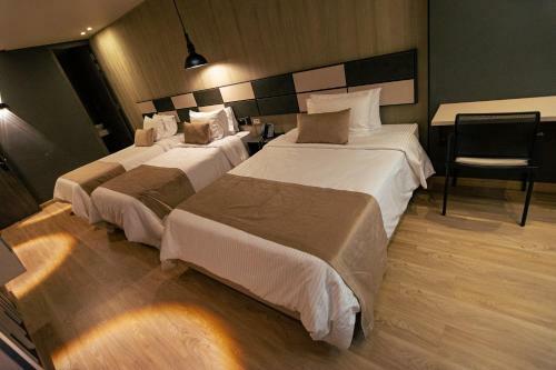 Balmoral Plaza Hotel